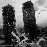 (Gilles Peress)(Farewell to Bosnia)